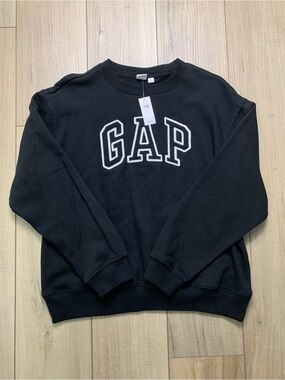 GAP Black Crewneck Sweatshirt